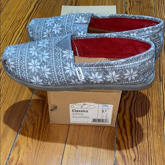 Silver Snowflake Toms - Picture 3 of 6